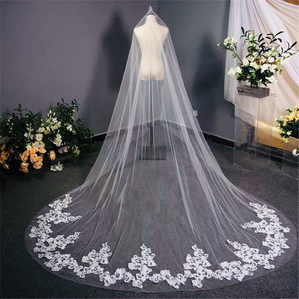 New gorgeous Ivory 1T cathedral veil